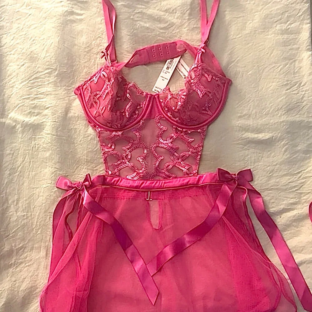 Victoria's Secret Pink Lace Lingerie Set NWT - Picture 2 of 7